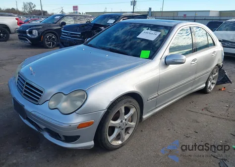 2007 Mercedes-Benz C 230 Sport z USA, uszkodzony, nr VIN WDBRF52H07A938315